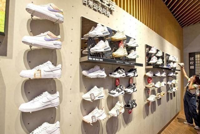 动跑鞋中底技术的逐鹿战场bsport体育国产运