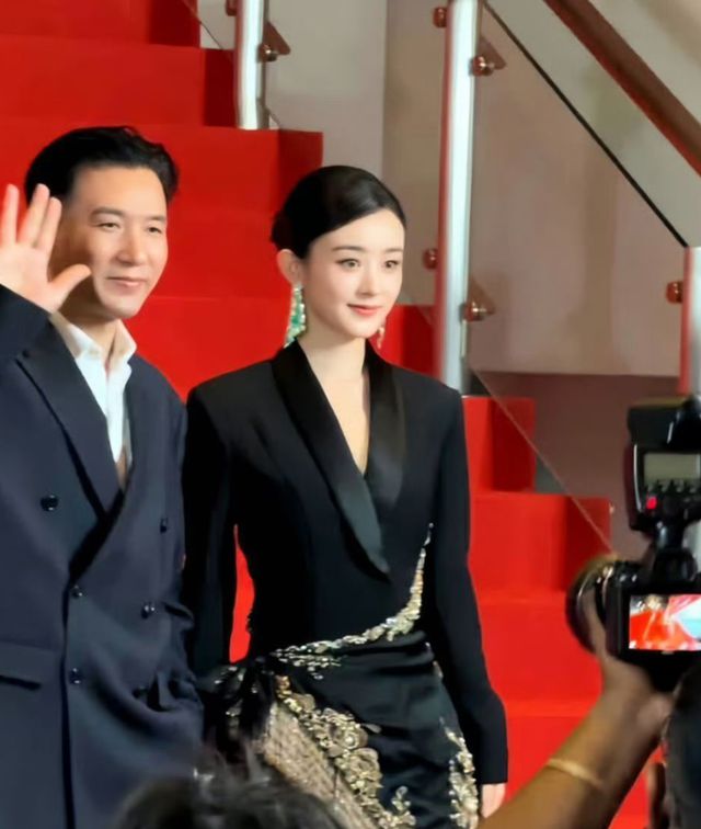 粉！怼粉丝用词不当被批文化低全网看热闹bsports网页版赵丽颖遭遇大面积脱(图9)