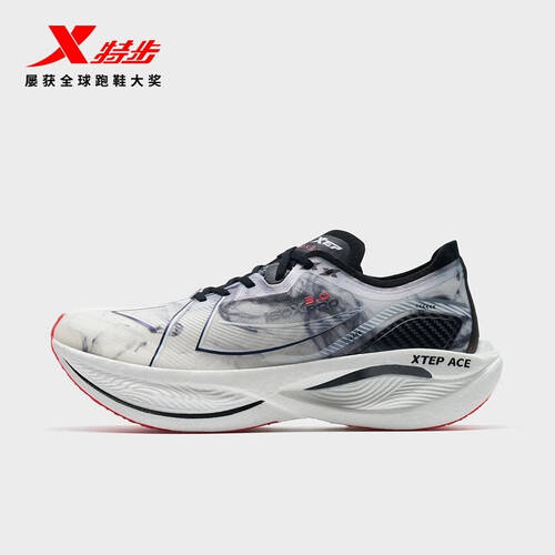 你在马拉松中赢得每一步轻松突破自我！b体育必一运动特步国潮跑鞋评测：让(图2)