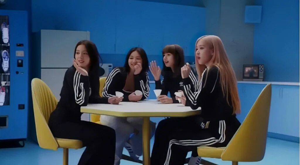 “这离谱老外审美到底谁爱穿”b体育入口阿迪达斯变中迪达斯(图6)